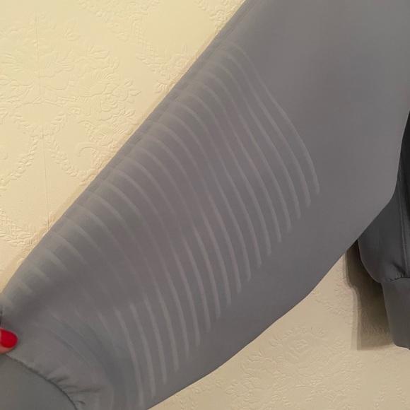 Lululemon Full Flourish Pullover - Picture 8 of 8